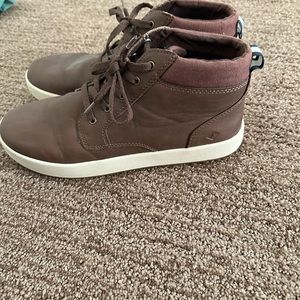 Boys sperry boots size 6